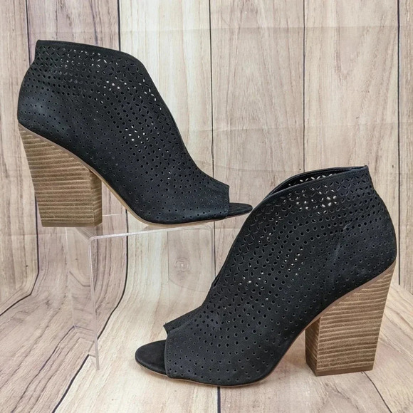 VINCE CAMUTO Kainan Open Toe Bootie NWOT Black Laser Cut Slip On Sz 11M - Picture 5 of 7